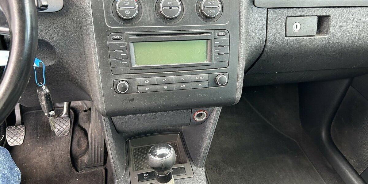 VW Touran 2.0 TDI Highline 7-Sitzer Tempomat AHK 220.000 km 2.000 &euro; Altdorf 84032