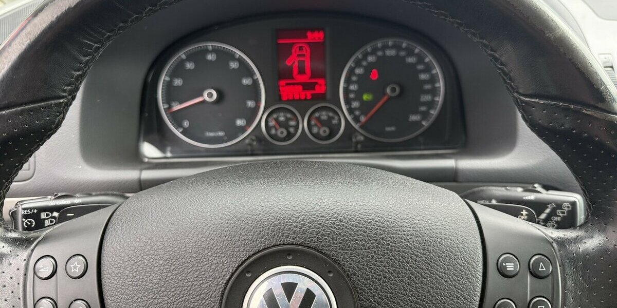 VW Touran 1.4 TSI DSG R-Line Highline Xenon Navi PDC 143.500 km 6.980 &euro; Altdorf 84032