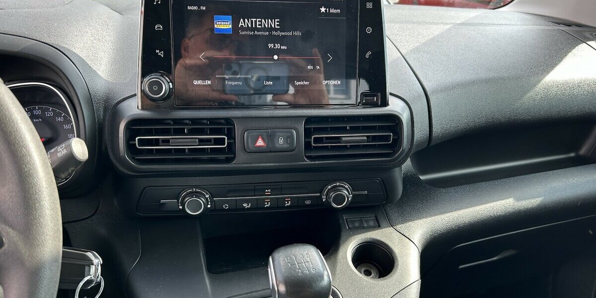 Opel Combo 1.2i Edition 1.HAND Tempomat DAB PDC 54.200 km 15.850 &euro; Altdorf 84032