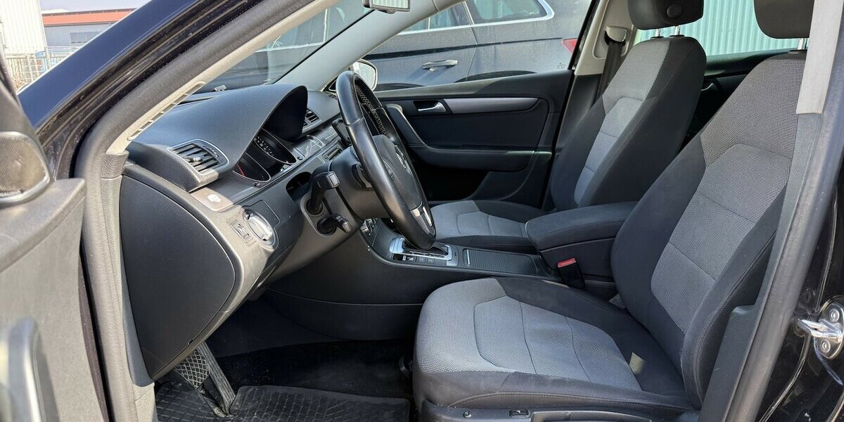 VW Passat Variant 2.0 TDI DSG Business 4Motion Navi 199.700 km 9.700 &euro; Altdorf 84032