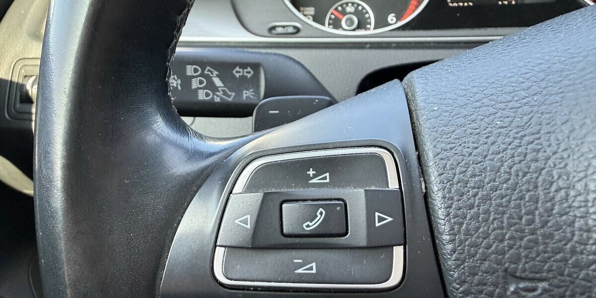 VW Passat Variant 2.0 TDI DSG Business 4Motion Navi 199.700 km 9.700 &euro; Altdorf 84032