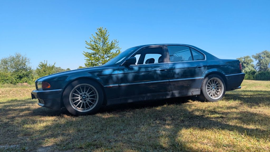 BMW 740 327.259 km 10.450 &euro; Essenbach 84051