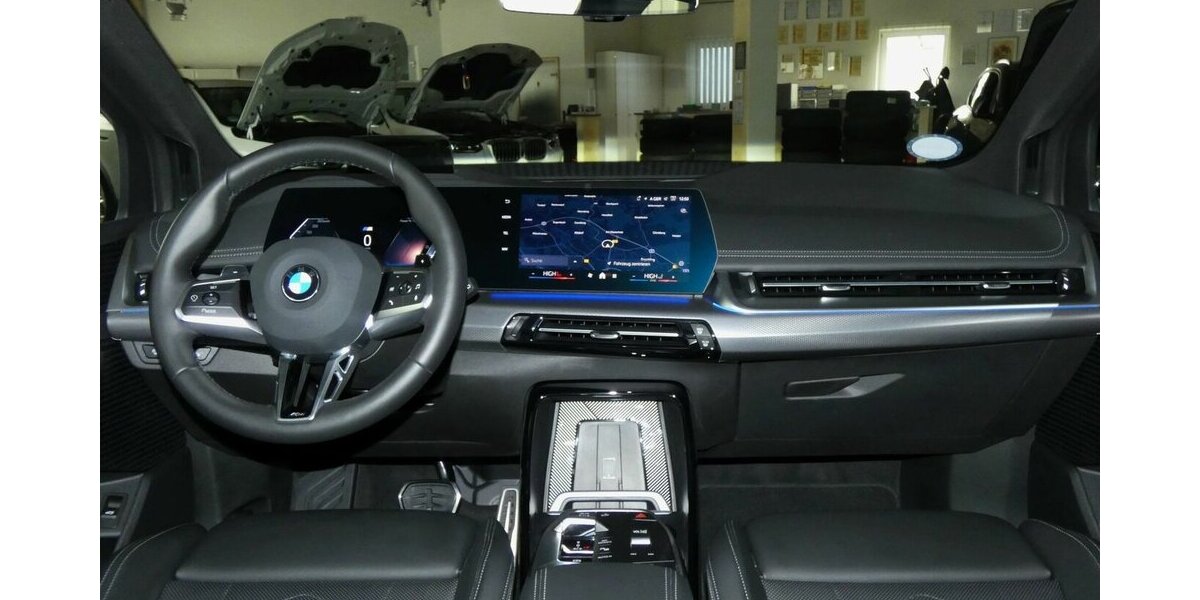 BMW 218 Active Tourer i M Sport 360°,AHK,HUD,Leder 10.400 km 29.590 &euro; Landshut 84030