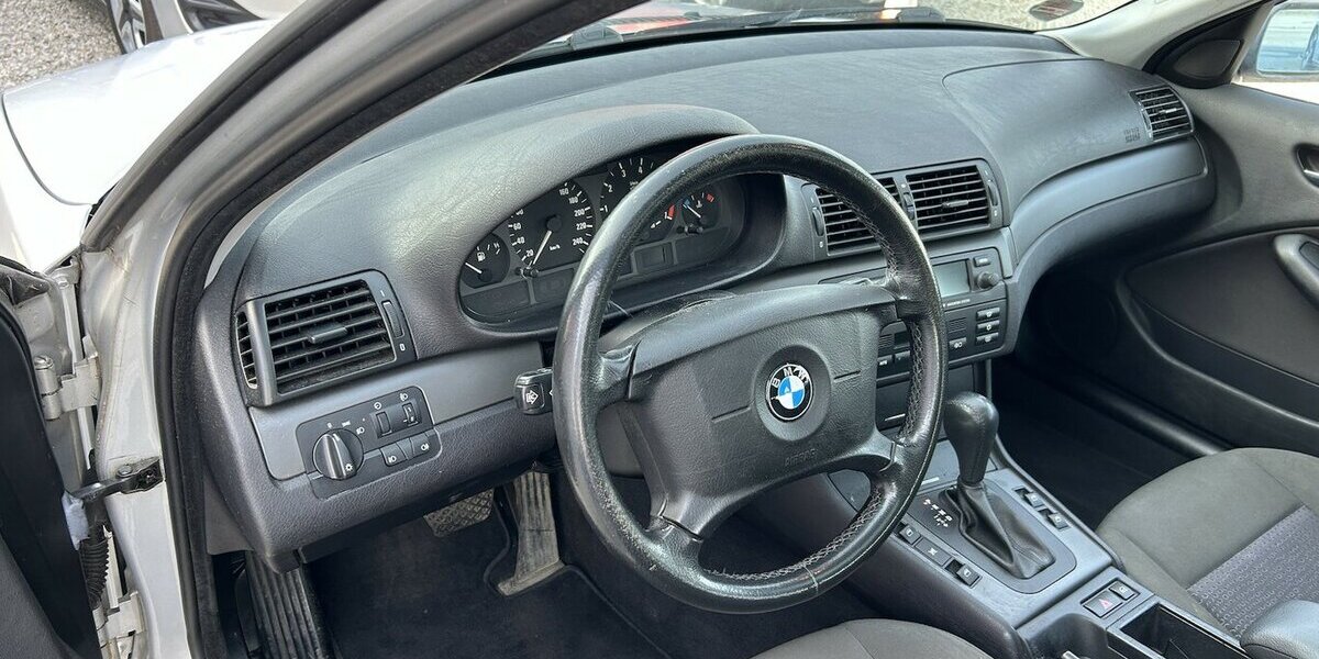 BMW 318i Automatik Navi Klima PDC 206.000 km 2.500 &euro; Altdorf 84032
