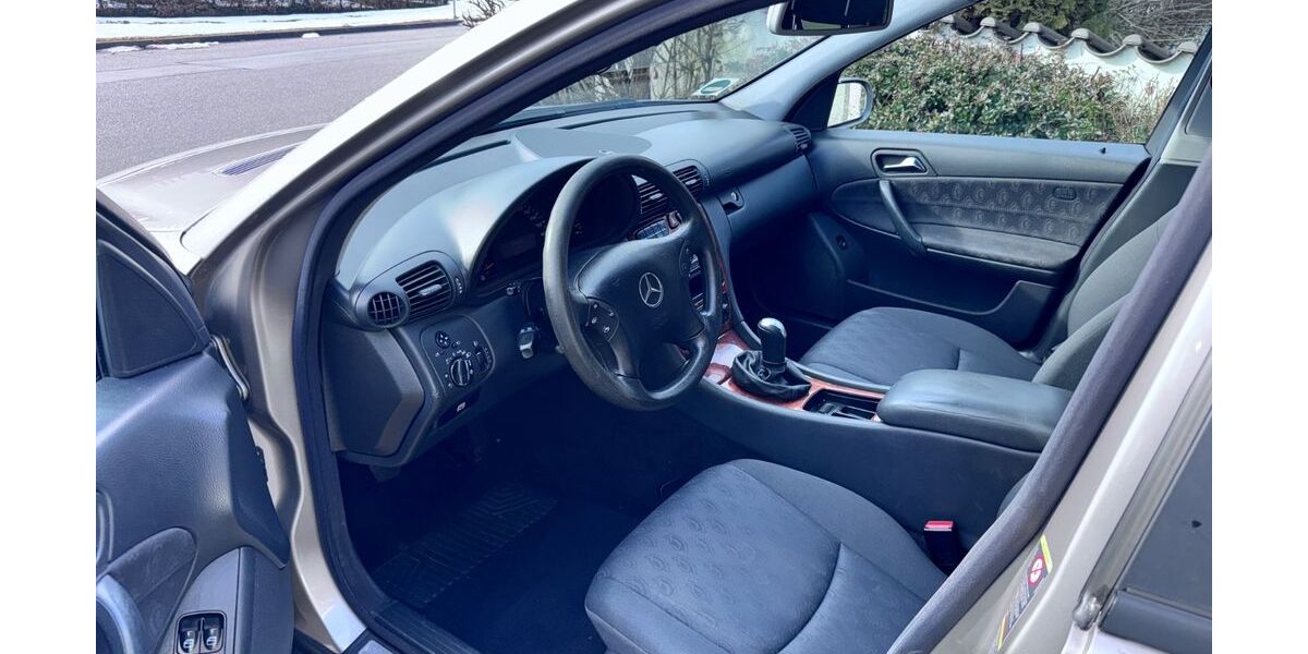 Mercedes-Benz C 180 220.000 km 2.200 &euro; Neufahrn i NB 84088