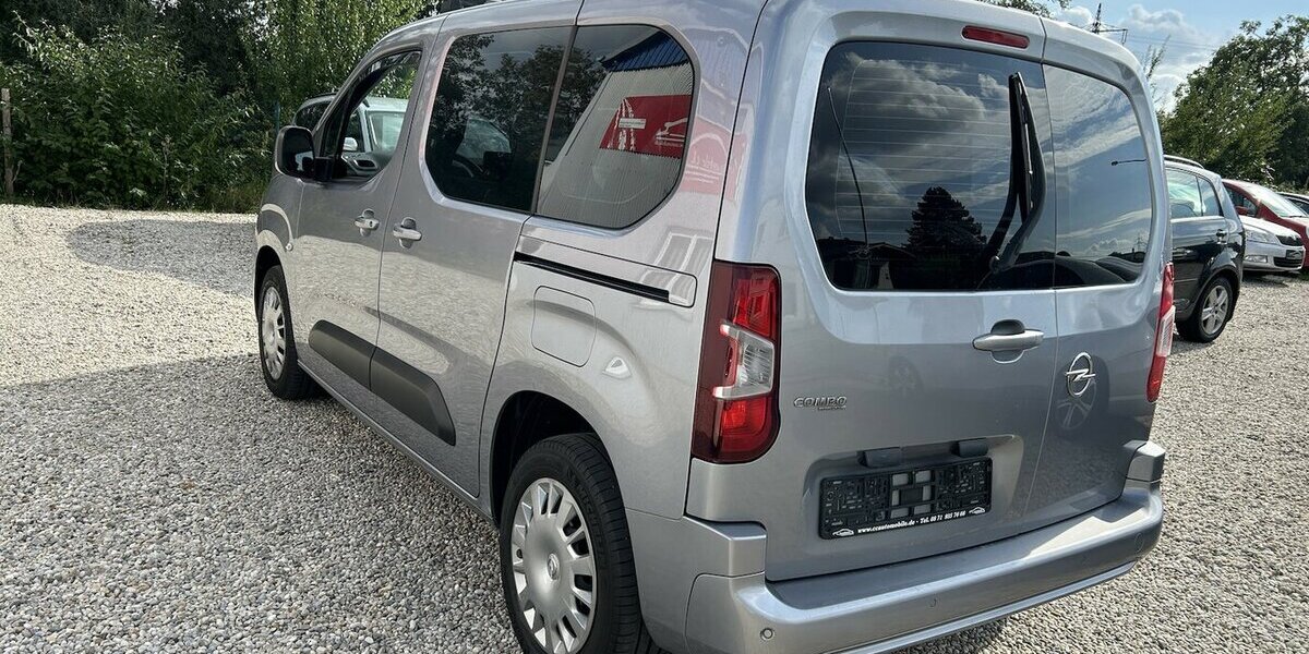 Opel Combo 1.2i Edition 1.HAND Tempomat DAB PDC 54.200 km 15.850 &euro; Altdorf 84032