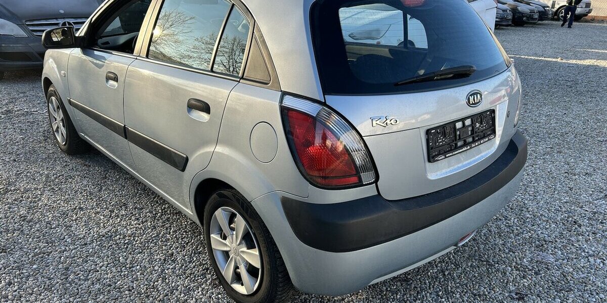 Kia Rio 1.4i EX Basis Klima Euro4 136.900 km 2.500 &euro; Altdorf 84032