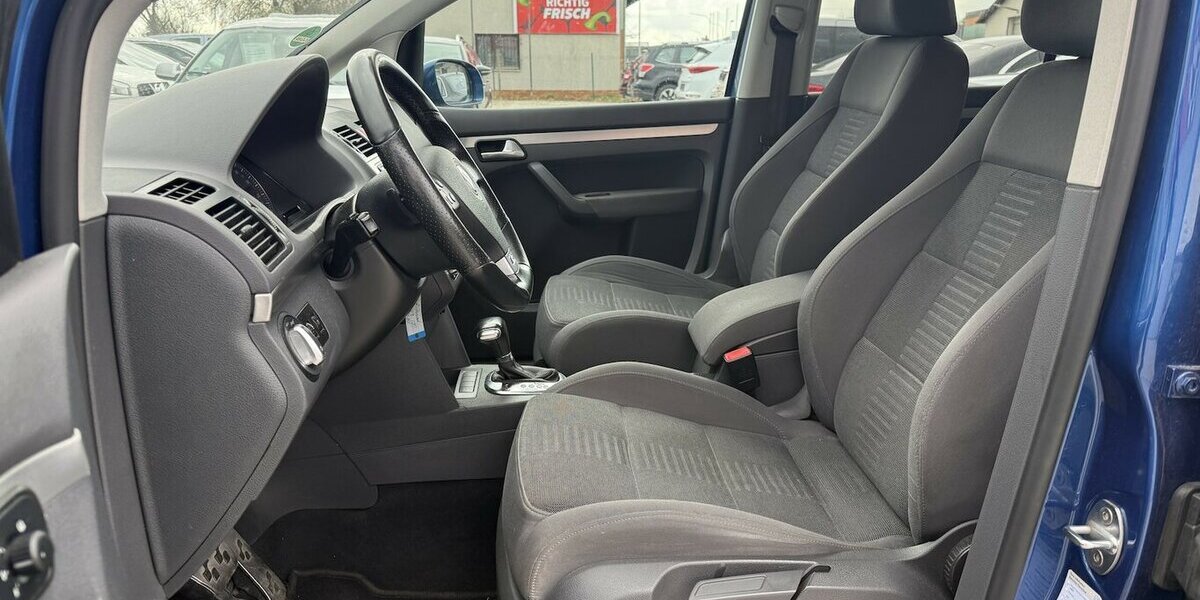 VW Touran 1.4 TSI DSG R-Line Highline Xenon Navi PDC 143.500 km 6.980 &euro; Altdorf 84032