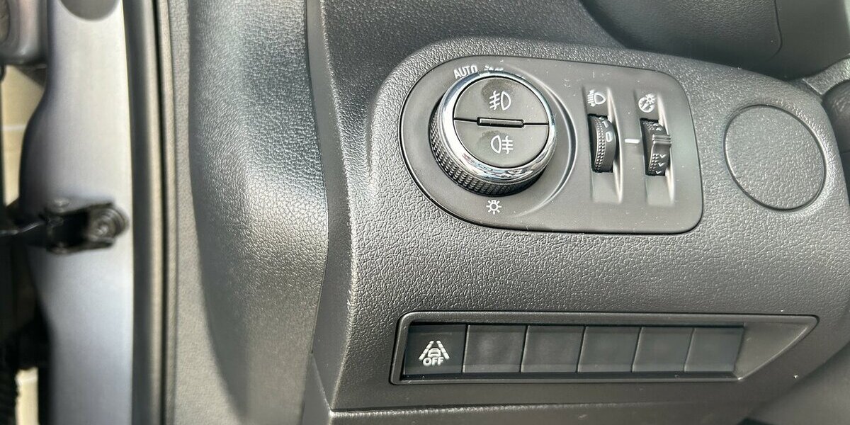 Opel Combo 1.2i Edition 1.HAND Tempomat DAB PDC 54.200 km 15.850 &euro; Altdorf 84032