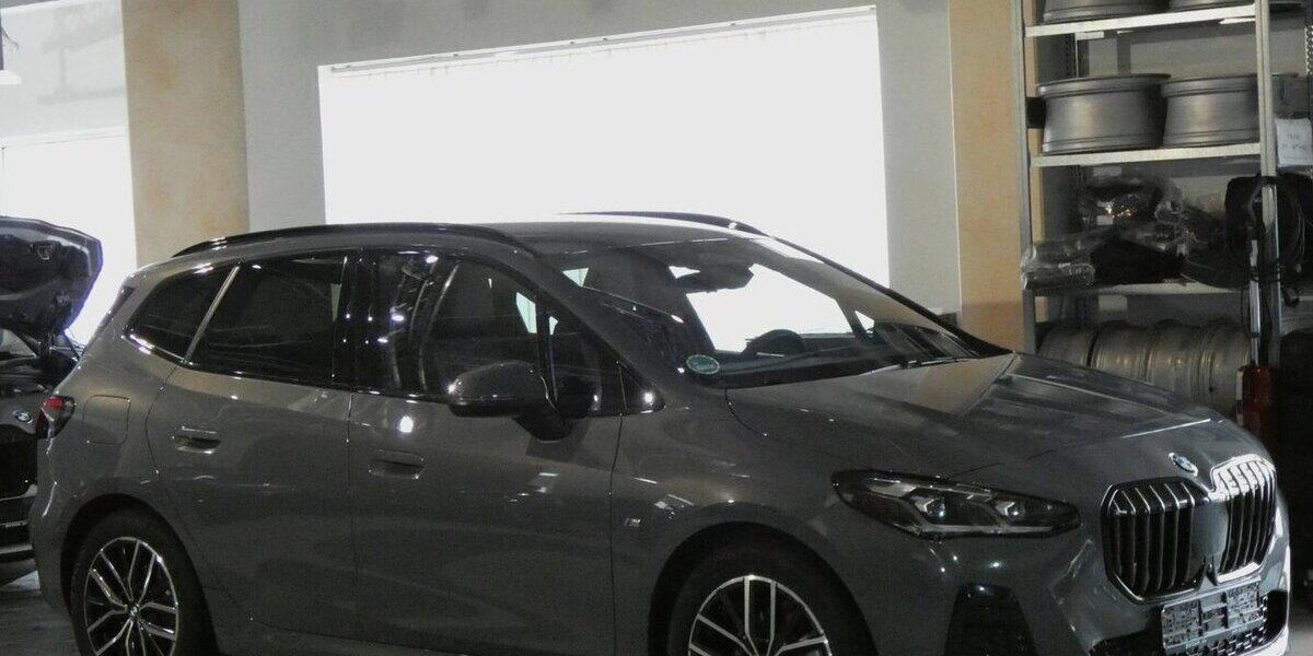 BMW 218 Active Tourer i M Sport 360°,AHK,HUD,Leder 10.400 km 29.590 &euro; Landshut 84030