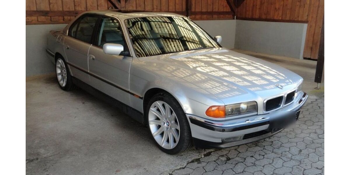 BMW 735 240.000 km 7.500 &euro; Loiching 84180