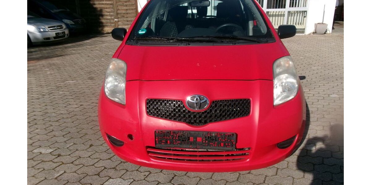 Toyota Yaris 99.463 km 2.990 &euro; Essenbach OT Altheim 84051