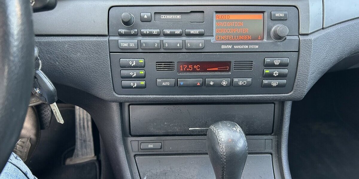 BMW 318i Automatik Navi Klima PDC 206.000 km 2.500 &euro; Altdorf 84032