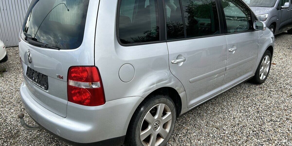 VW Touran 2.0 TDI Highline 7-Sitzer Tempomat AHK 220.000 km 2.000 &euro; Altdorf 84032