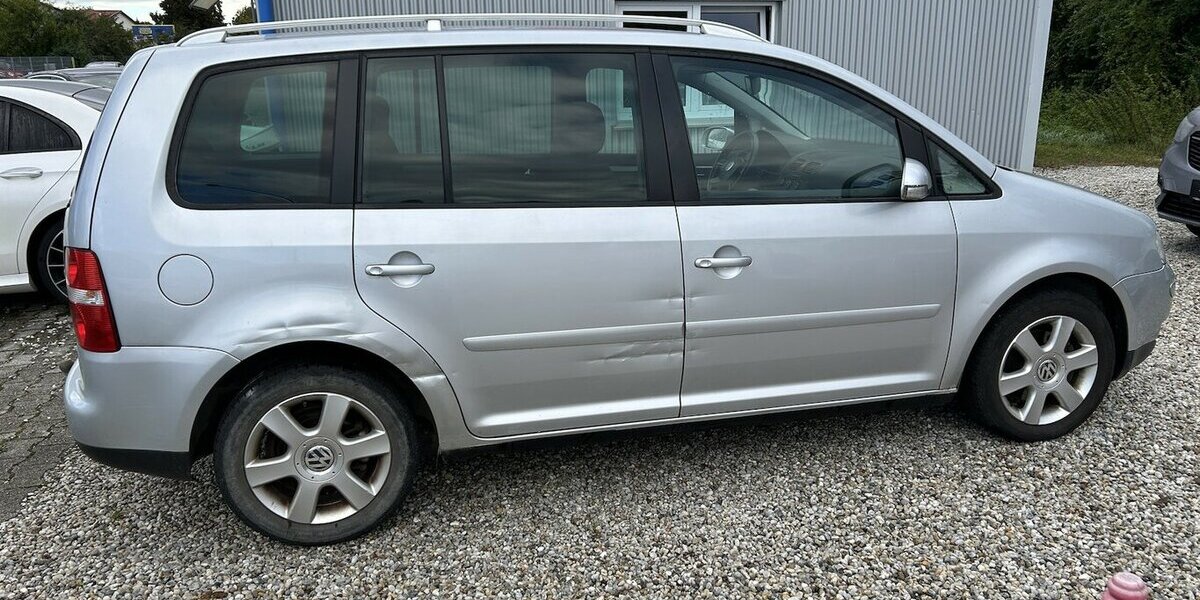 VW Touran 2.0 TDI Highline 7-Sitzer Tempomat AHK 220.000 km 2.000 &euro; Altdorf 84032