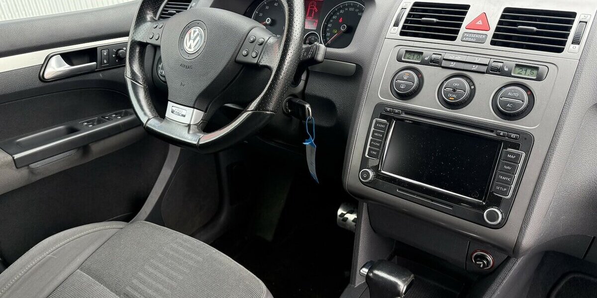 VW Touran 1.4 TSI DSG R-Line Highline Xenon Navi PDC 143.500 km 6.980 &euro; Altdorf 84032