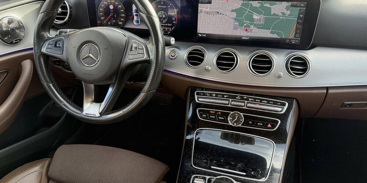 Mercedes-Benz E 220 d AVANTGARDE WIDESCREEN HEAD-UP LED 342.900 km 18.500 &euro; Altdorf 84032