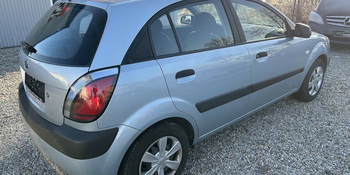 Kia Rio 1.4i EX Basis Klima Euro4 136.900 km 2.500 &euro; Altdorf 84032