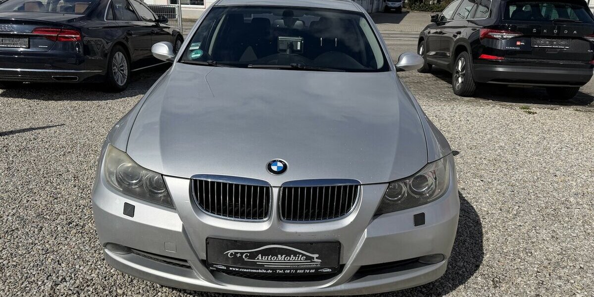 BMW 325i Xenon Navi PDC 282.100 km 2.590 &euro; Altdorf 84032