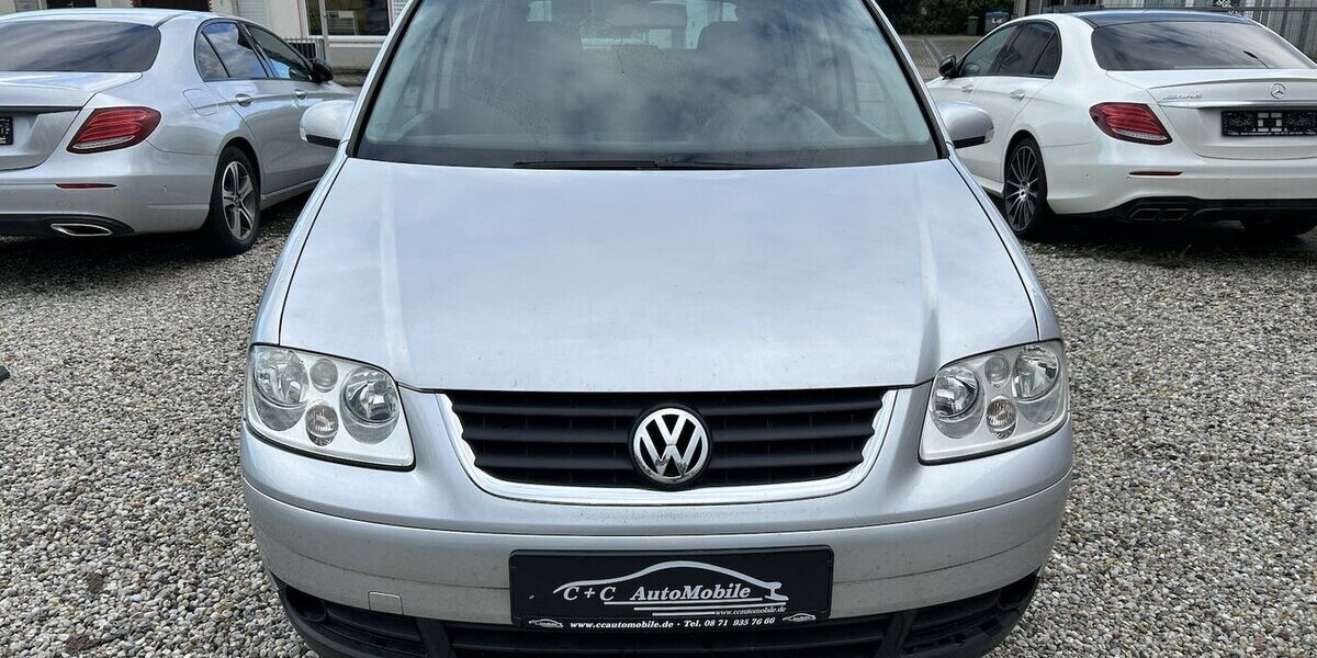 VW Touran 2.0 TDI Highline 7-Sitzer Tempomat AHK 220.000 km 2.000 &euro; Altdorf 84032