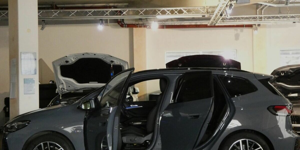 BMW 218 Active Tourer i M Sport 360°,AHK,HUD,Leder 10.400 km 29.590 &euro; Landshut 84030