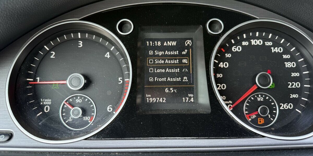 VW Passat Variant 2.0 TDI DSG Business 4Motion Navi 199.700 km 9.700 &euro; Altdorf 84032