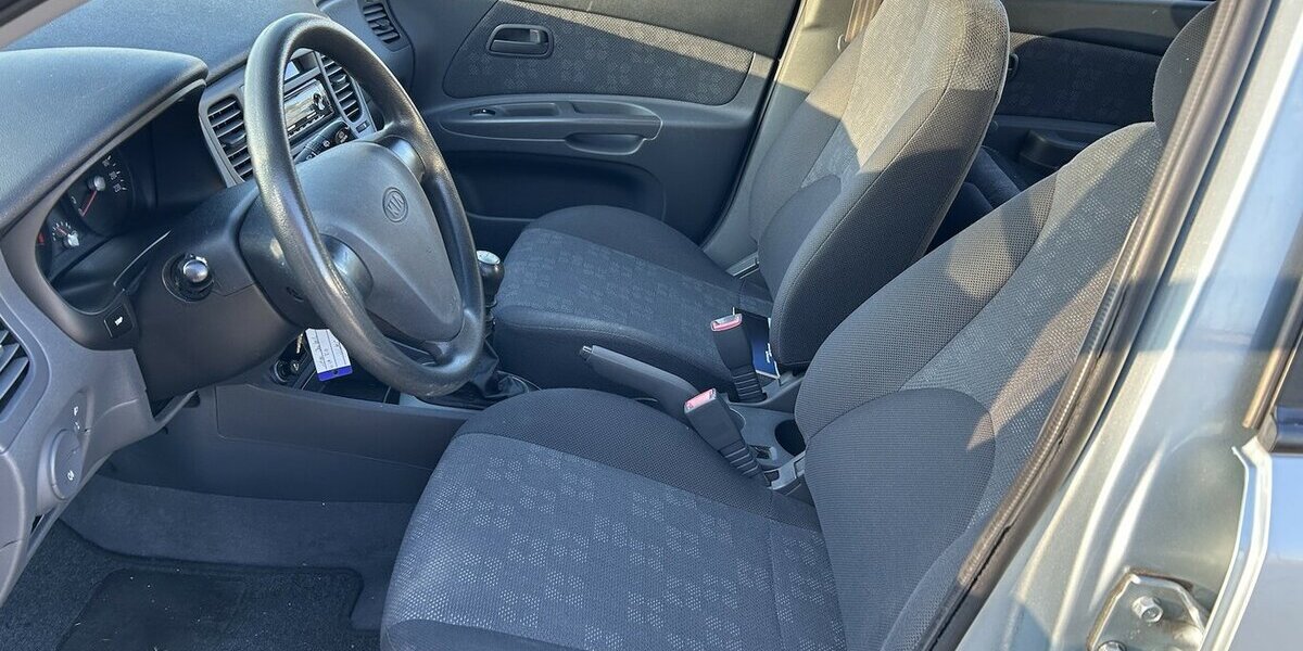 Kia Rio 1.4i EX Basis Klima Euro4 136.900 km 2.500 &euro; Altdorf 84032