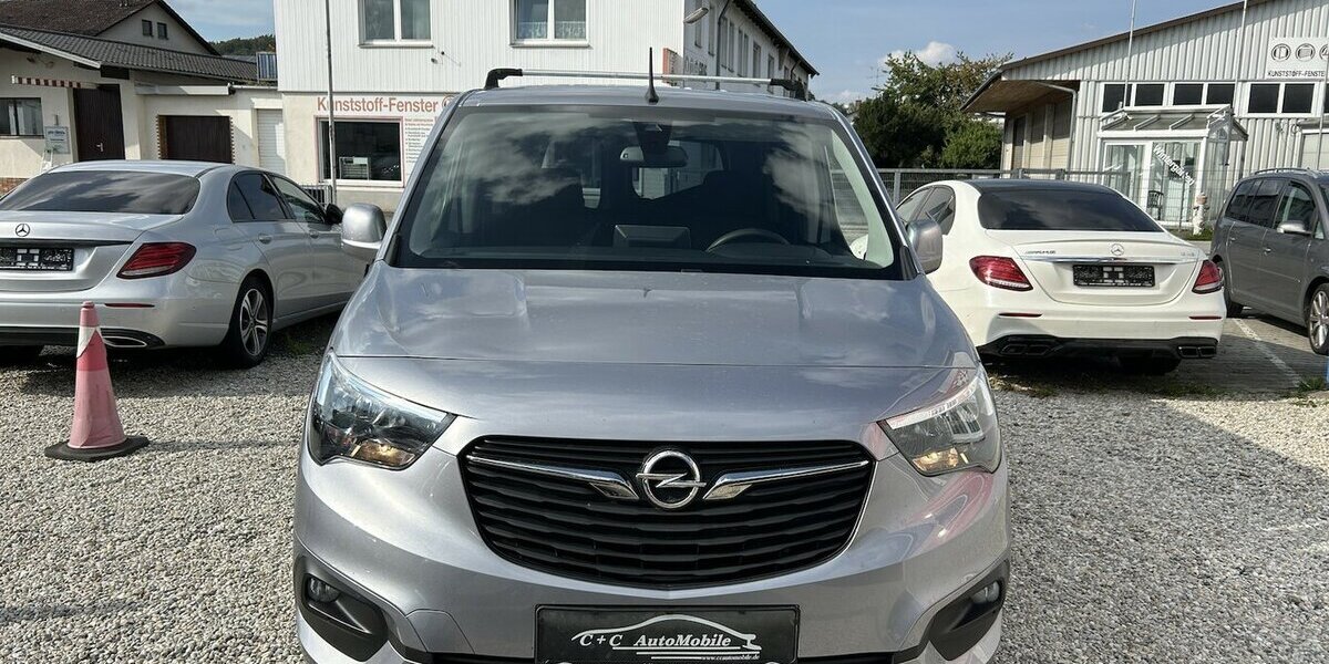 Opel Combo 1.2i Edition 1.HAND Tempomat DAB PDC 54.200 km 15.850 &euro; Altdorf 84032