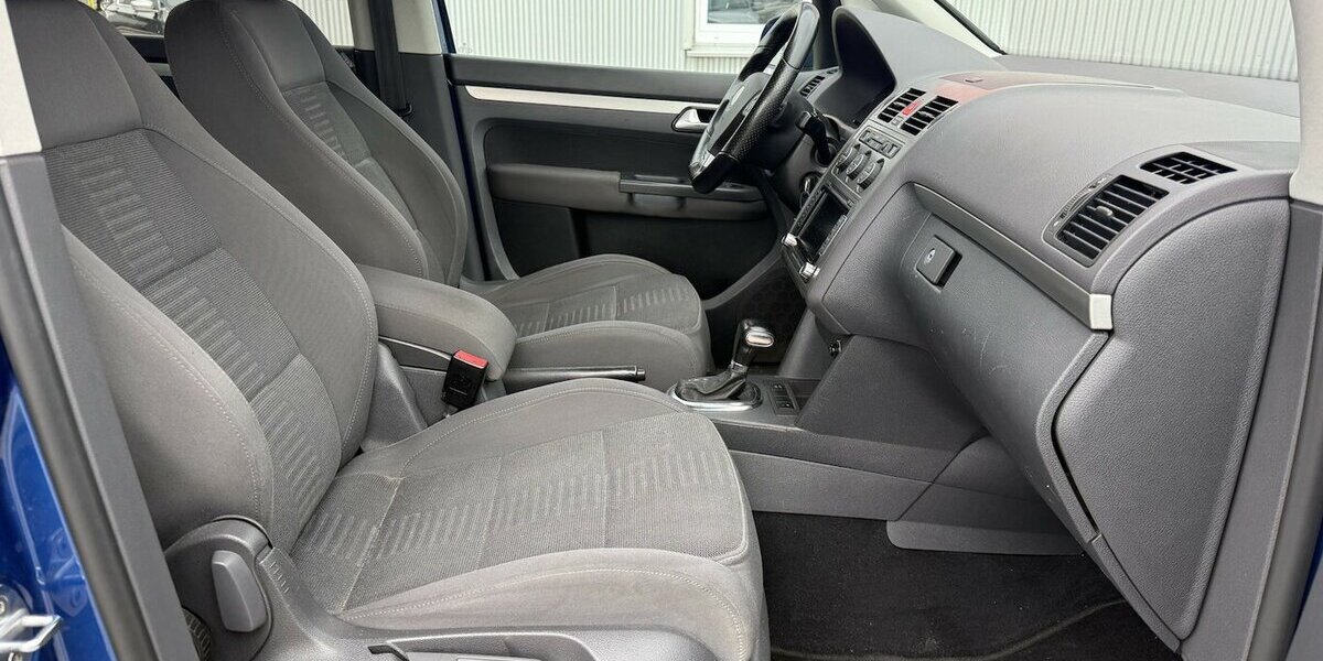 VW Touran 1.4 TSI DSG R-Line Highline Xenon Navi PDC 143.500 km 6.980 &euro; Altdorf 84032