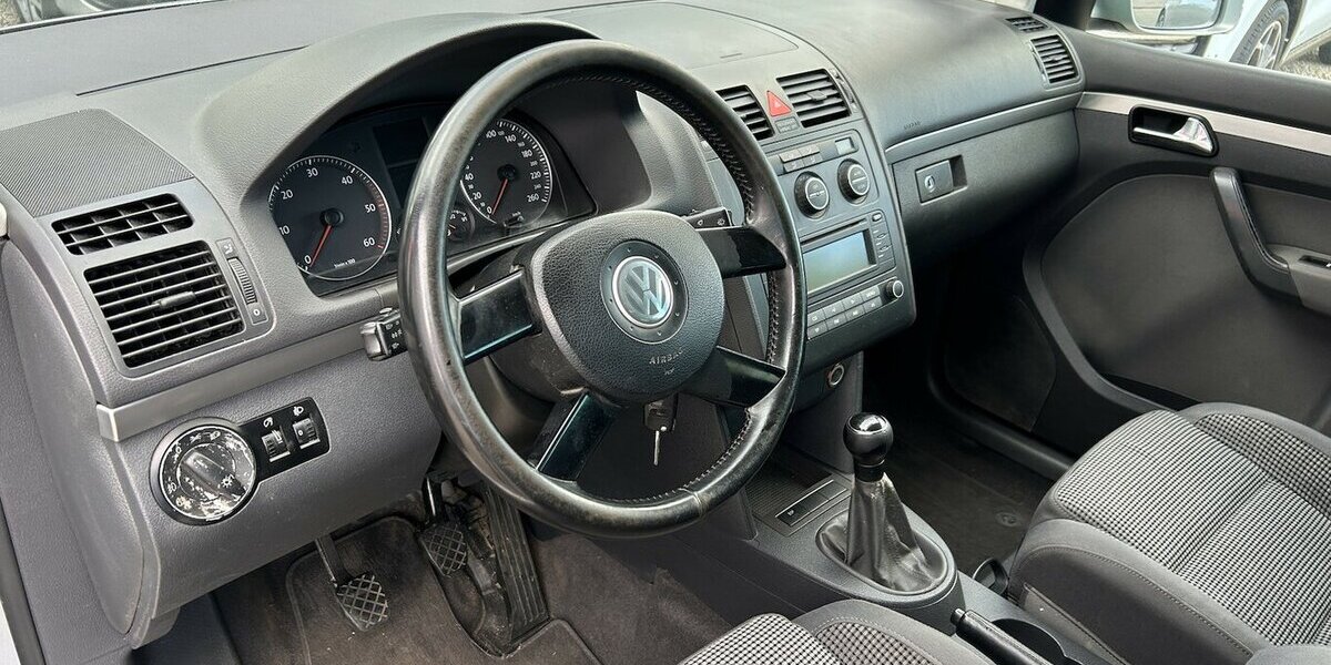 VW Touran 2.0 TDI Highline 7-Sitzer Tempomat AHK 220.000 km 2.000 &euro; Altdorf 84032