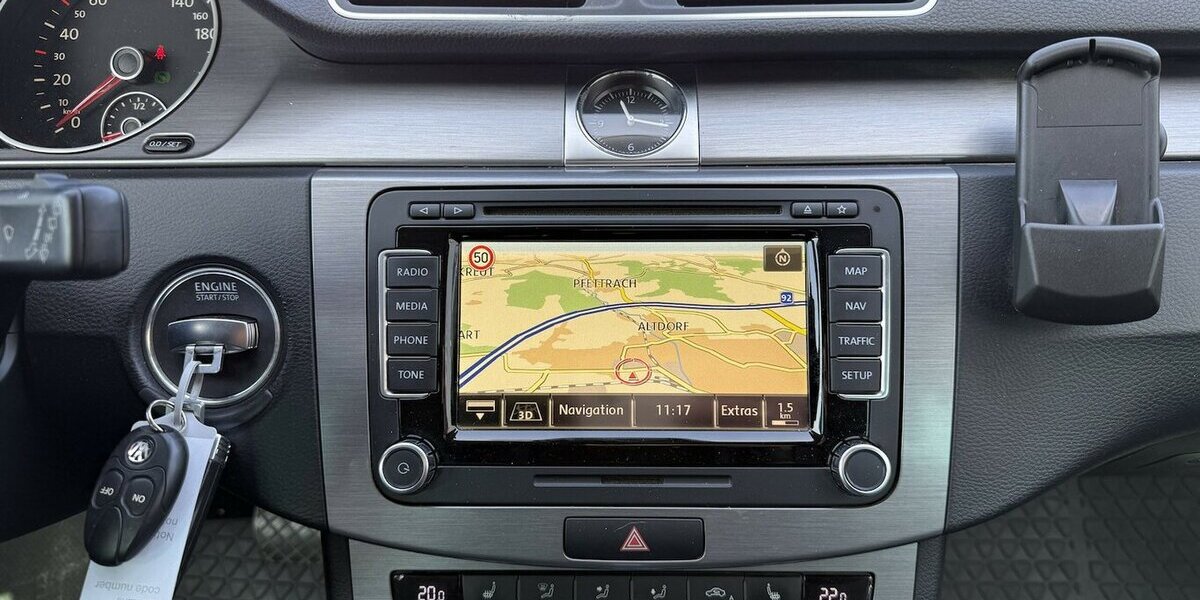 VW Passat Variant 2.0 TDI DSG Business 4Motion Navi 199.700 km 9.700 &euro; Altdorf 84032