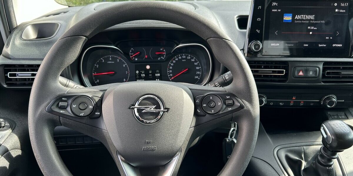 Opel Combo 1.2i Edition 1.HAND Tempomat DAB PDC 54.200 km 15.850 &euro; Altdorf 84032