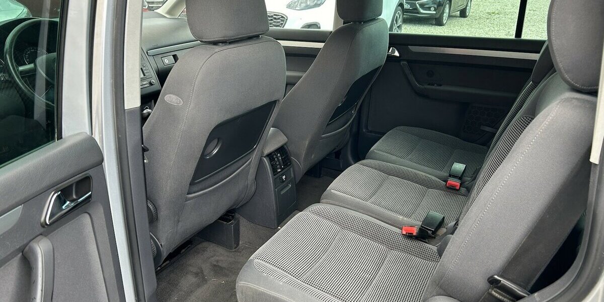 VW Touran 2.0 TDI Highline 7-Sitzer Tempomat AHK 220.000 km 2.000 &euro; Altdorf 84032