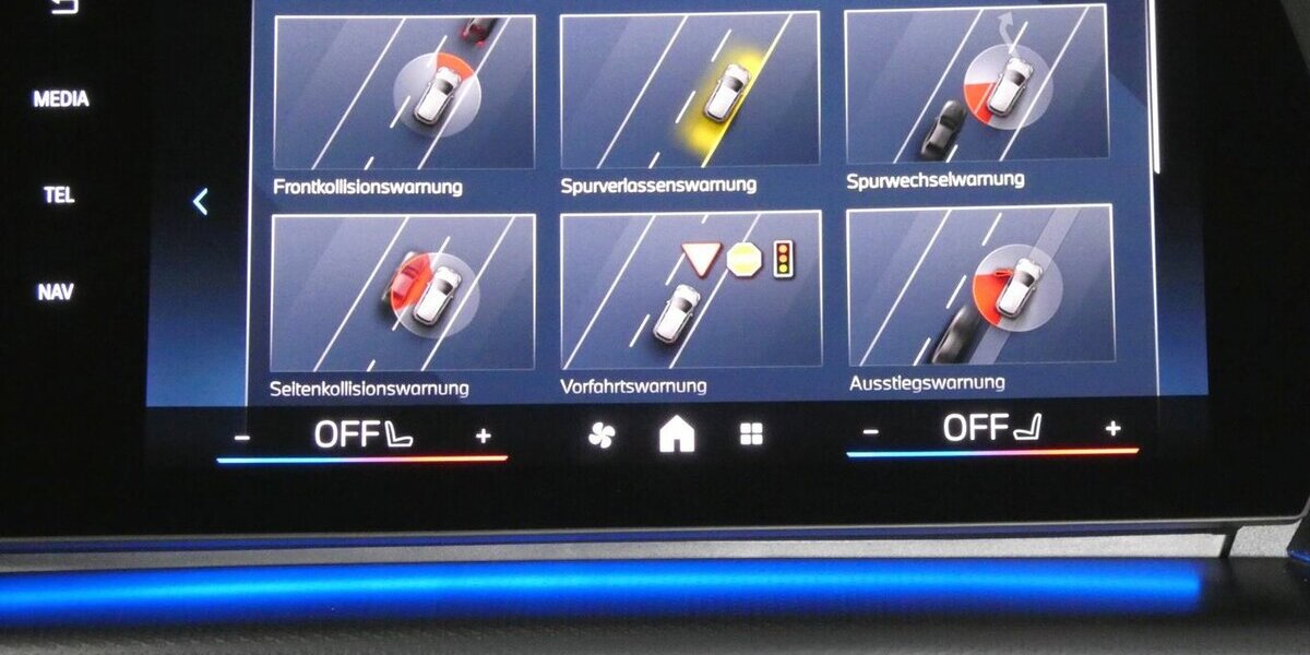 BMW 218 Active Tourer i MSport AHK,360°,HUD NP:57.770 21.800 km 30.590 &euro; Landshut 84030