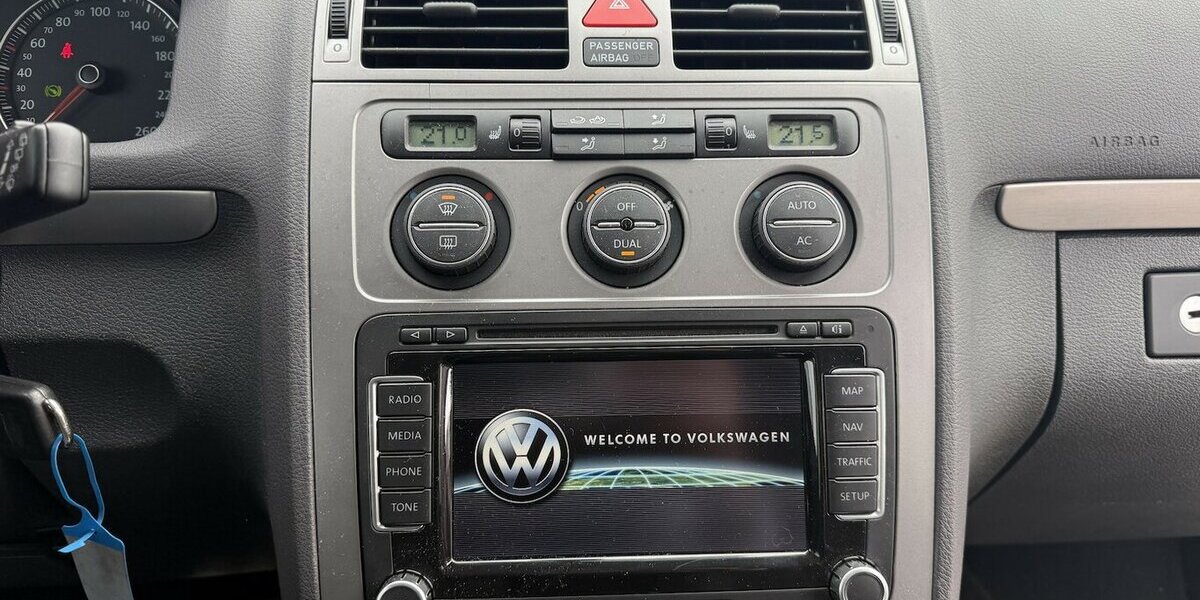 VW Touran 1.4 TSI DSG R-Line Highline Xenon Navi PDC 143.500 km 6.980 &euro; Altdorf 84032