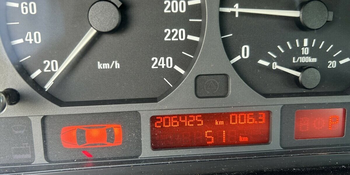 BMW 318i Automatik Navi Klima PDC 206.000 km 2.500 &euro; Altdorf 84032